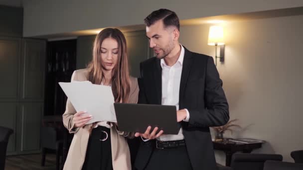 Business People Having Conversation Hotel Lobby Serious Business Partners Talking — Stock videók