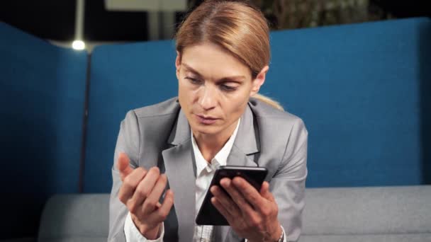 Closeup Focused Business Woman Searching Information Phone Makes Calculation Typing — Vídeo de Stock