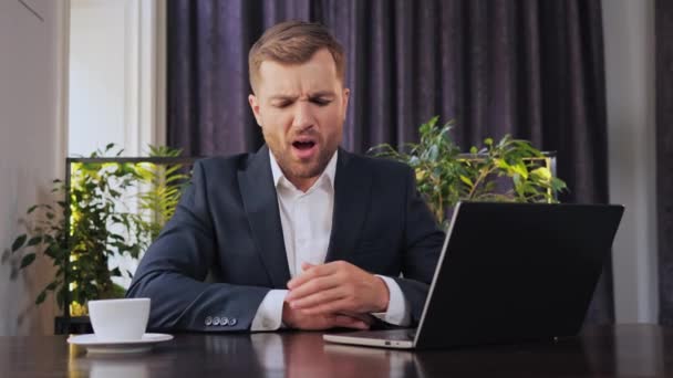 Businessman Sitting Restaurant Suddenly Feeling Strong Stomach Ache Gastritis Problem — Vídeo de Stock