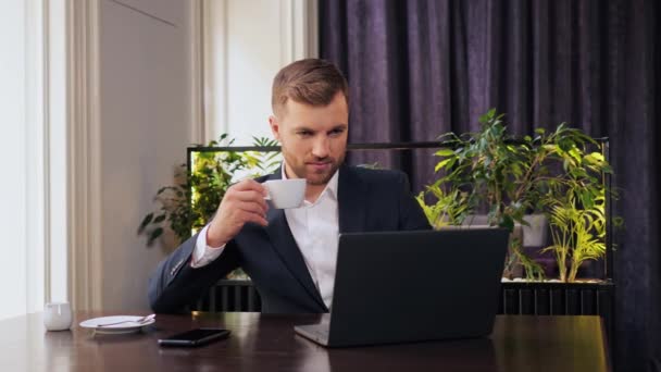 Successful Business Man Working Break Hotel Restaurant Cafe Drinking Coffee — Stockvideo
