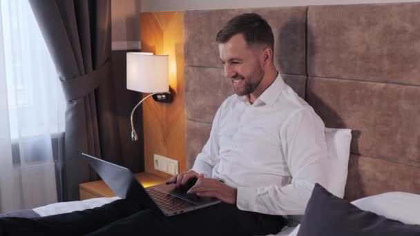 Handsome Businessman Having Video Call Computer Indoors Attractive Guy Talking — Vídeo de stock