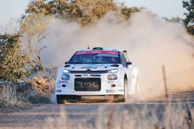 Pozoblanco, Cordoba, İspanya-Ekim, 23, 2021: Birinci aşamada yarışan ralli arabaları
