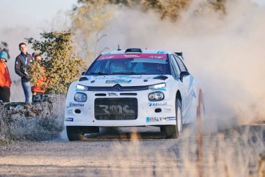 Pozoblanco, Cordoba, İspanya-Ekim, 23, 2021: Birinci aşamada yarışan ralli arabaları