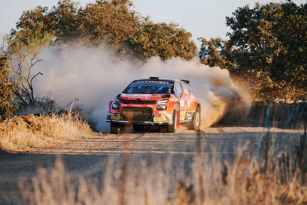 Pozoblanco, Cordoba, İspanya-Ekim, 23, 2021: Birinci aşamada yarışan ralli arabaları