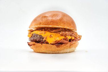 Beyaz arkaplanda hamburger