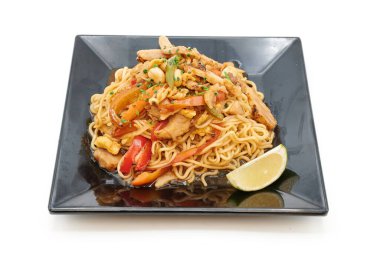 Japon yemeği ve karidesli erişte.