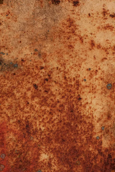 Metal pas. Eski demir beyaz üzerinde paslanma.