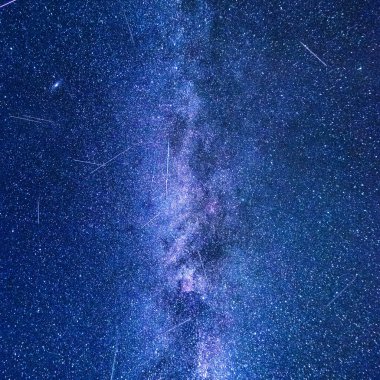 Nebula, uzayın derinliklerinde bir yıldız kümesi. Bilim kurgu sanatı.