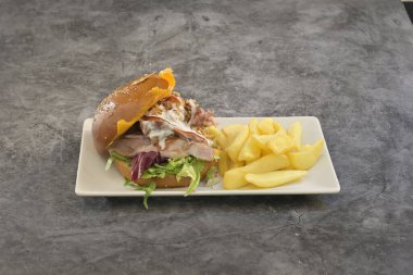 Çeşitli Amerikan yemekleri.