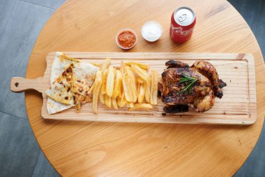 Çeşitli Amerikan yemekleri.