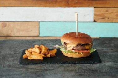 Çeşitli Amerikan yemekleri.