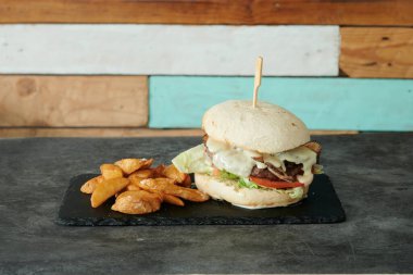 Çeşitli Amerikan yemekleri.