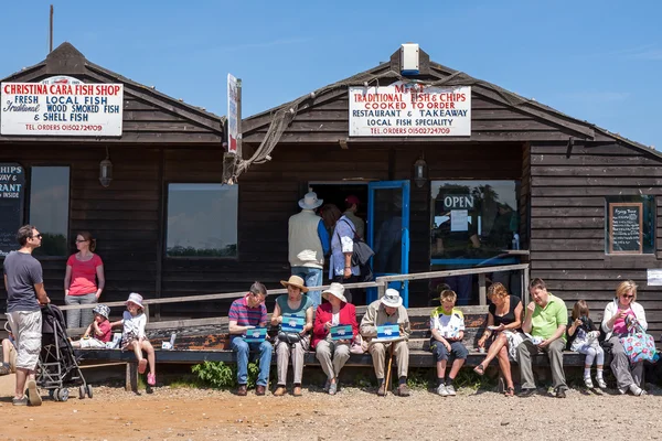 People enjoying fish and chips in Southwold Suffolk — Stock Photo, Image