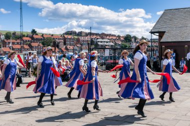 Whitby north yorkshire için yapılan dans kadın morris