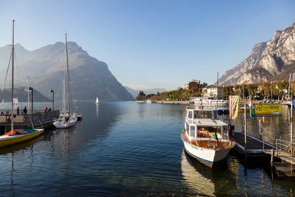 Barcos no Lago de Como Lecco Itália — Fotografia de Stock