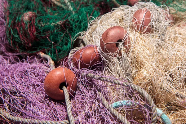 Quelques filets de pêche sur le quai de Latchi à Chypre — Photo