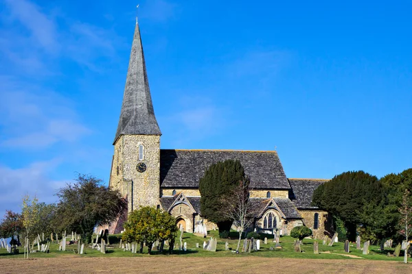 Blick auf die grüne Kirche von Wisborough — Stockfoto