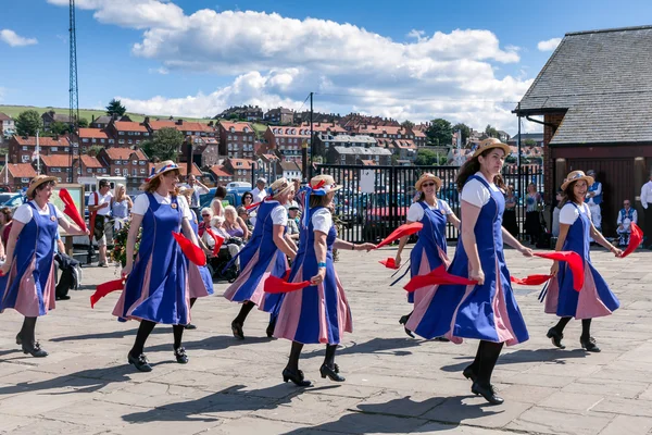 Nők morris tánc whitby north yorkshire-ben — Stock Fotó