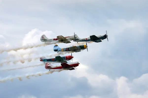 Aerostars Yak 52 50 aerial display at Biggin Hill Airshow — Stock Photo, Image