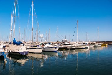 Yatlar ve motorlu tekneler demirli, Porto Marina del carmen