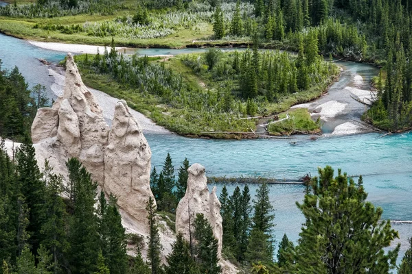 Bogen Fluss und die Hoodoos in der Nähe von Banff — Stockfoto