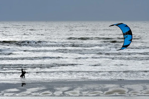 Kite surfare på winchelsea — Stockfoto