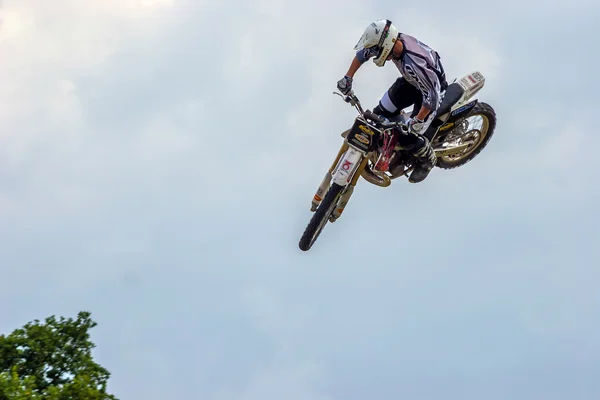 Stunt motociclista na Hop Farm em Kent — Fotografia de Stock