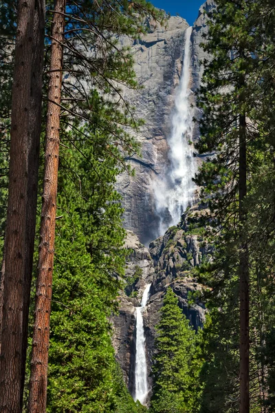 Yosemiten-Wasserfall — Stockfoto