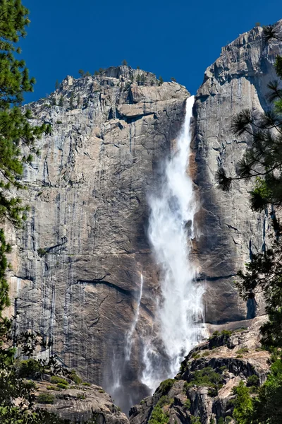 Yosemiten-Wasserfall — Stockfoto