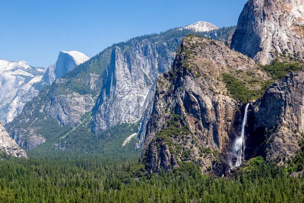 Yosemiten-Wasserfall — Stockfoto