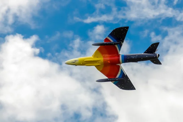 Hawker hunter miss väsen aerial display på shoreham airshow — Stockfoto