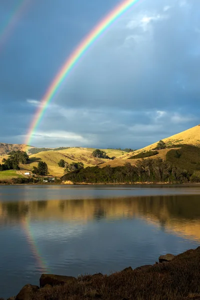 Doppelter Regenbogen über der Halbinsel Otago — Stockfoto