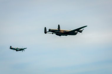 Avro lancaster ve spitfire mk1, hava
