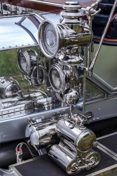 Szczegół światła na vintage rolls royce — Zdjęcie stockowe