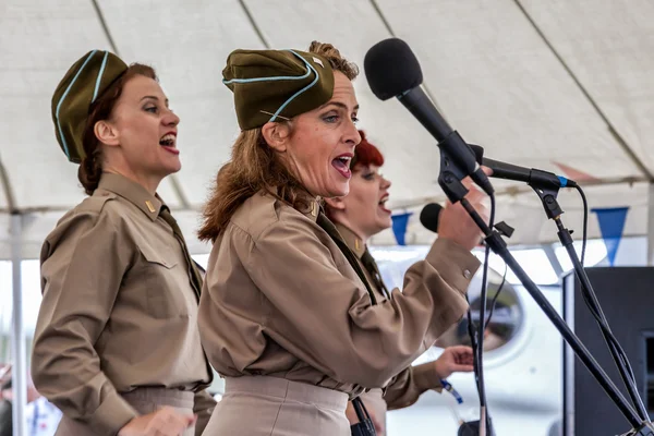 Kvinnliga sångare på goodwood revival — Stockfoto