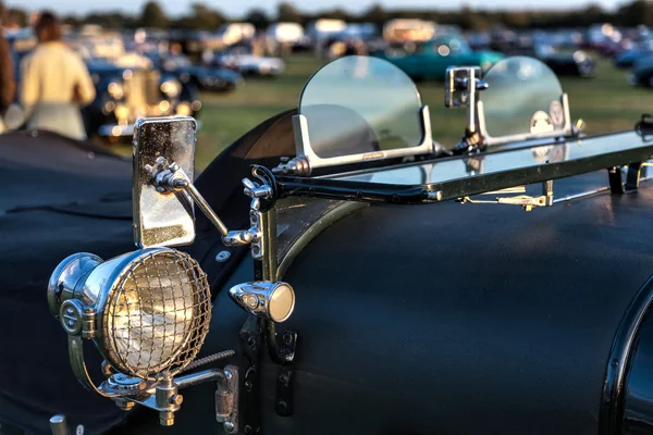 Fechar de um Bentley vintage estacionado em Goodwood — Fotografia de Stock