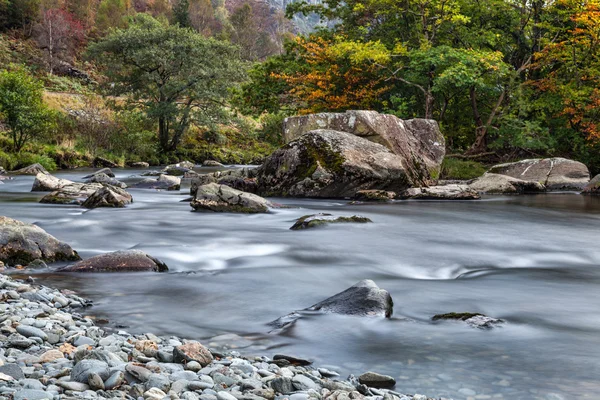 Glaslyn řeka v podzim — Stock fotografie