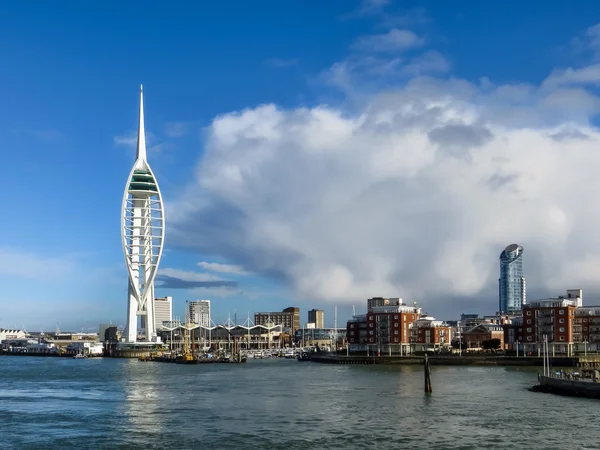 Spinnaker gebouw in portsmouth — Stockfoto