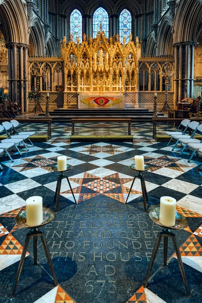 Bir sunak ely katedral — Stok fotoğraf