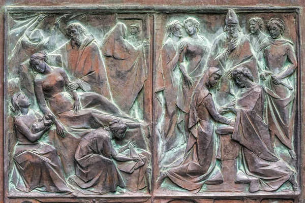 Dveře panel sienna katedrála — Stock fotografie