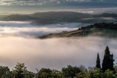 Val d 'Orcia' nın üzerinde gün doğumu