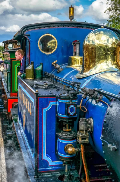 Train à vapeur Bluebell à la gare de Sheffield Park — Photo