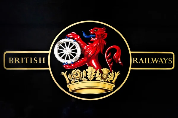 Logo des chemins de fer britanniques sur un vieux train à vapeur — Photo