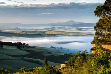 Val d 'Orcia' nın üzerinde gün doğumu