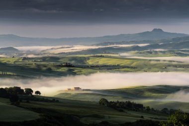 Val d 'Orcia' nın üzerinde gün doğumu
