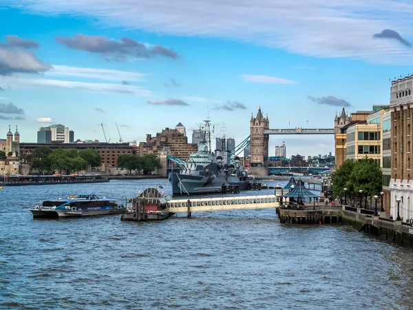 HMS Belfast anchored near Tower Bridge — Stock Photo, Image