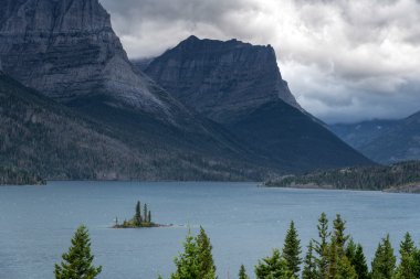 Vahşi Kaz Adası Aziz Mary Gölü