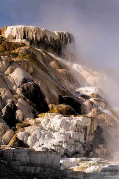 Mammoth hot springs — Stockfoto