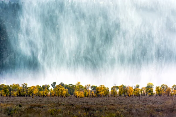 Tempestade de neve vindo da cordilheira Grand Teton — Fotografia de Stock