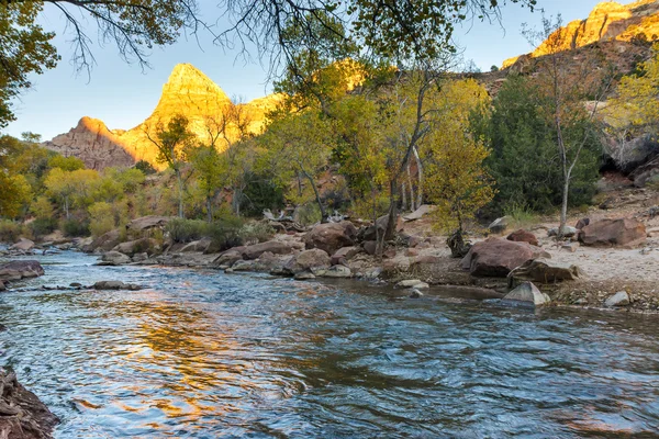 Parque Nacional Zion Utah paisaje otoñal virgen — Foto de Stock